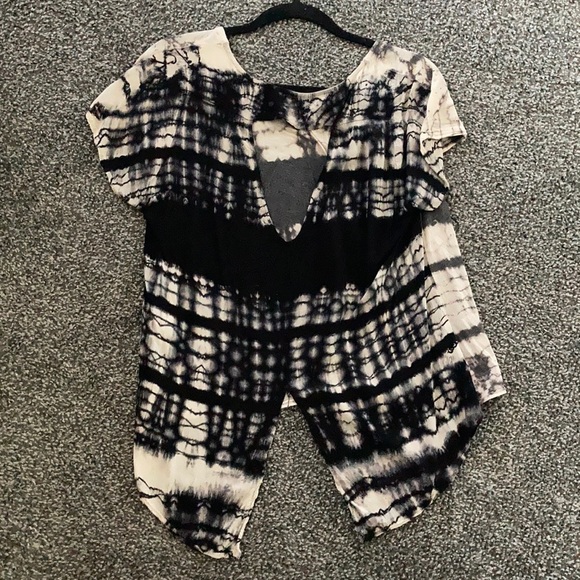 Top - Picture 2 of 4